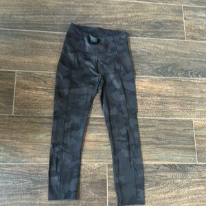 Camo cropped lululemon leggings